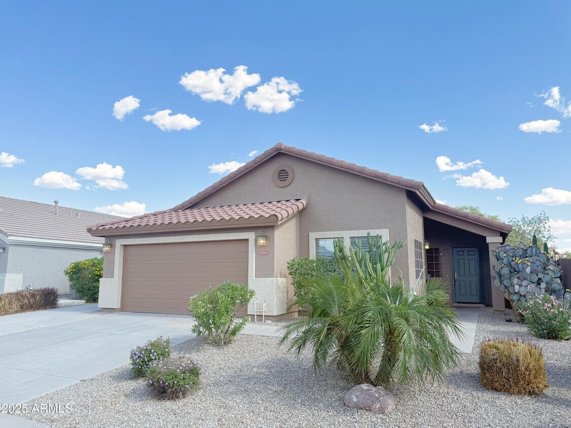 Foto principal - 9263 E Monterey Ave