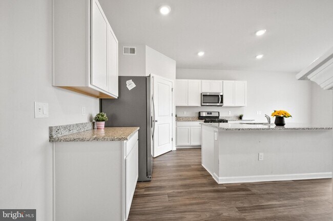 Building Photo - 504 Harper Dr