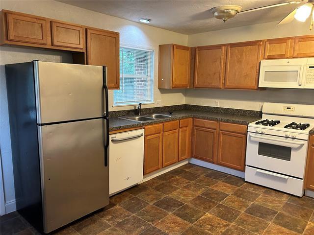 Building Photo - 10108 Pinecrest Dr