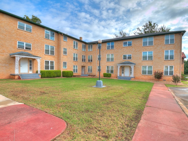 Building Photo - 701 Culbertson Dr