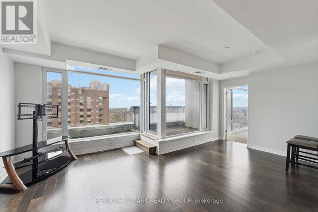 Building Photo - 238-1238 Besserer St