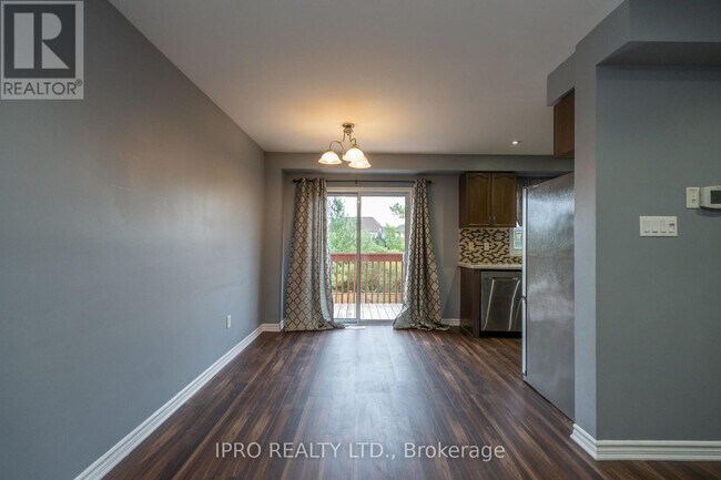 Building Photo - 16 Lonestar Crescent