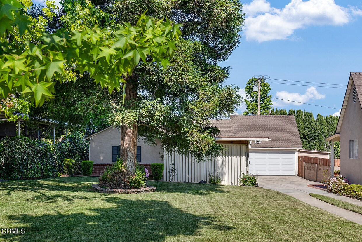 Primary Photo - 1608 N Grand Oaks Ave