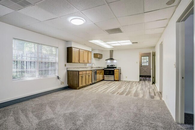 Building Photo - 2019 N Thompson St