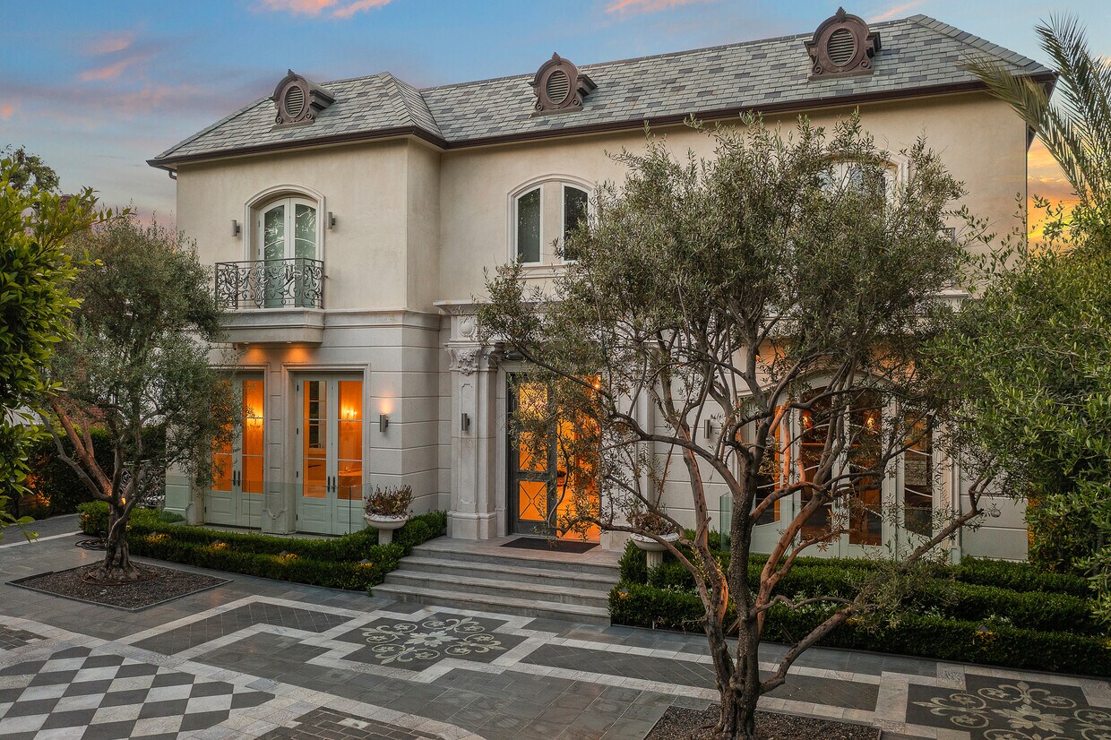 Foto principal - 718 N Rodeo Dr