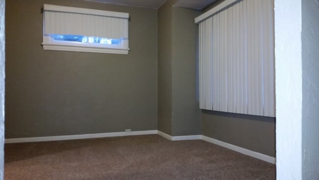 Building Photo - 127 Merritt Ave