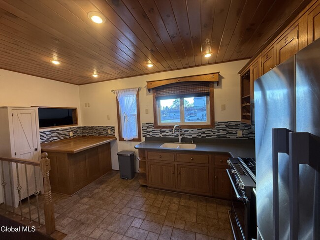 Foto del edificio - 152 E State St