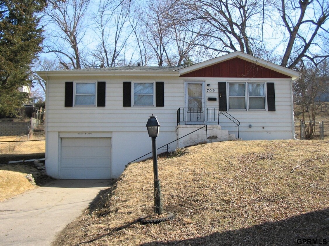 709 Terrace Ave, Bellevue, NE 68005 House Rental in Bellevue, NE