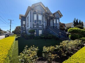 Building Photo - 1005 3rd St