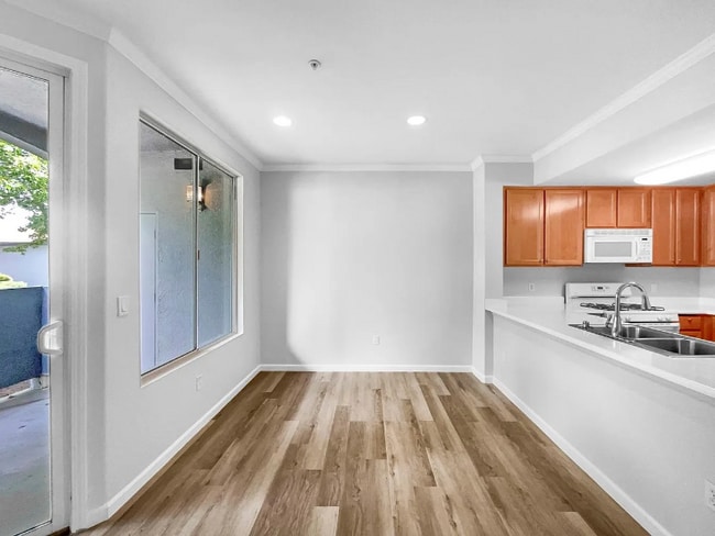 Foto del edificio - 5202 Laguna Oaks Dr