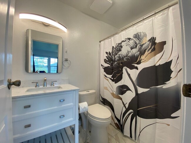 Building Photo - Kamuela