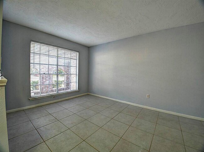 Foto del edificio - 11830 Mulholland Dr