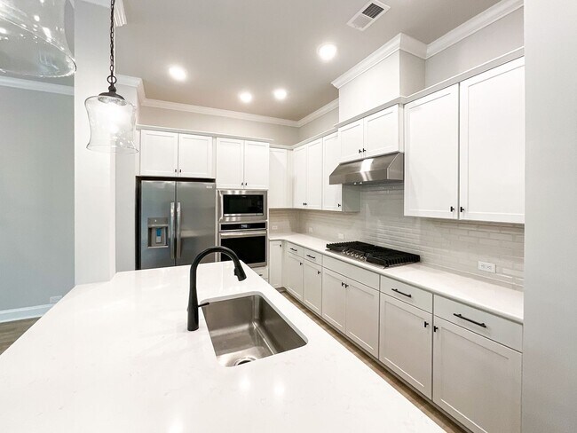 Foto del edificio - Experience Luxury Living: Stunning 3-Bed T...