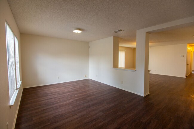 Building Photo - 9878 Misty Plain Dr