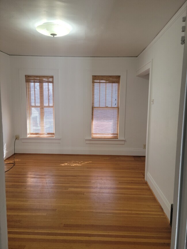 Living room - 855 40th St