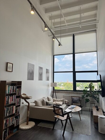 Foto del edificio - 4000 W Diversey Ave