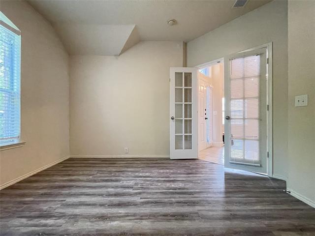 Foto del edificio - 1004 Southfork Dr