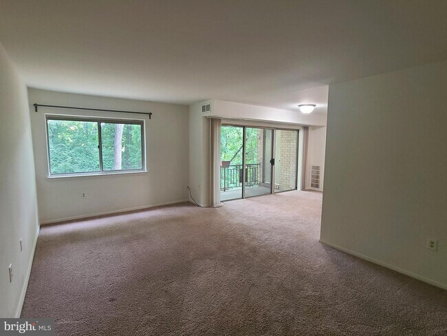 Building Photo - 12204 Braxfield Ct