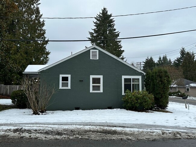 Side Yard - 1148 Sidney Ave