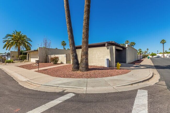Building Photo - Renovated 3 bedroom available in Litchfiel...