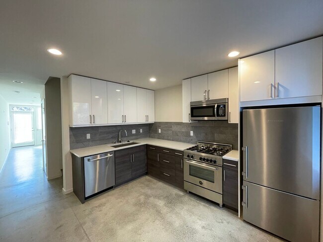 Building Photo - Enjoy this 2017 construction with 3B/2B