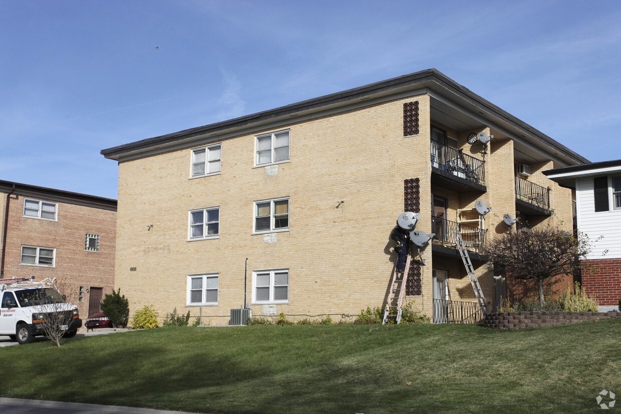 Building Photo - 8705 S 81st Ave