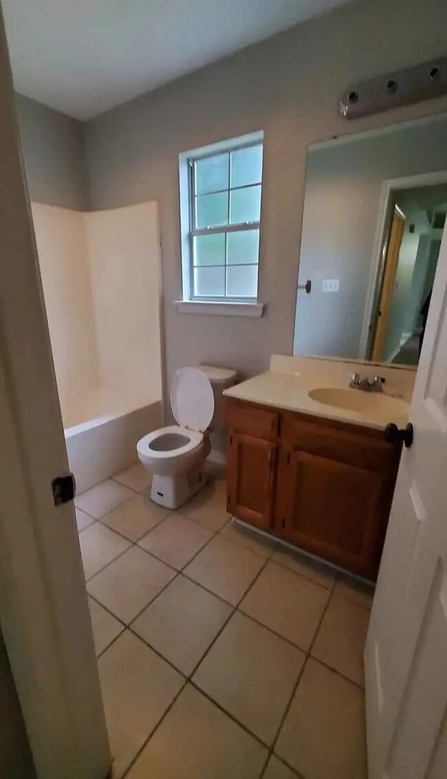 Building Photo - 1431 Magnolia St