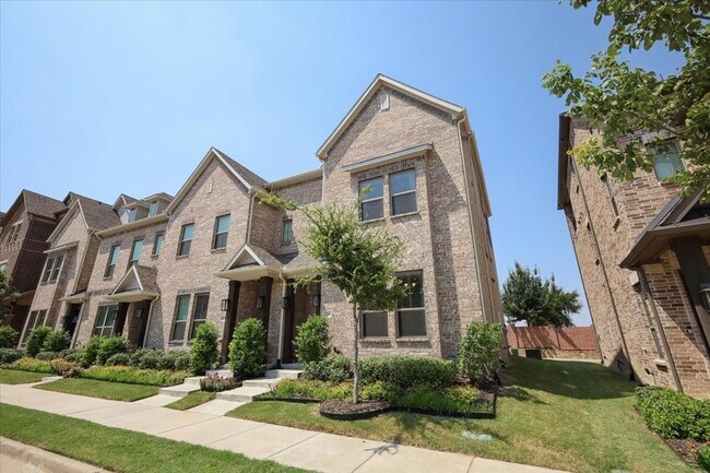 Building Photo - 4261 Shavano Dr