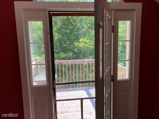 Foto del edificio - 1 br, 1 bath Apartment - 127 Coltsfoot Lane
