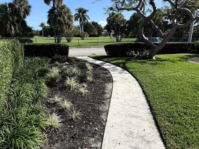 Foto del edificio - 1219 N Lakeside Dr