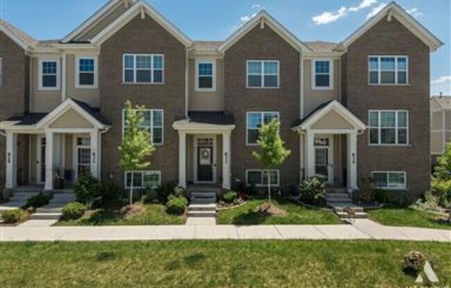 Foto del edificio - 833 Lexington Cir E