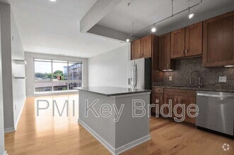 Building Photo - 2200 N Westmoreland St