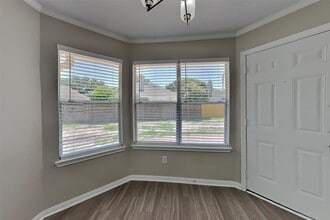 Building Photo - 10406 Comanche Springs Ct
