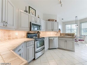 Building Photo - 8529 Fairway Bend Dr