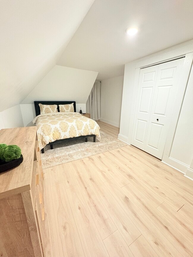 Building Photo - 1136 Wood Ave