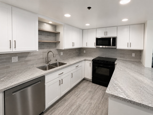 Building Photo - 1221 Parker Pl