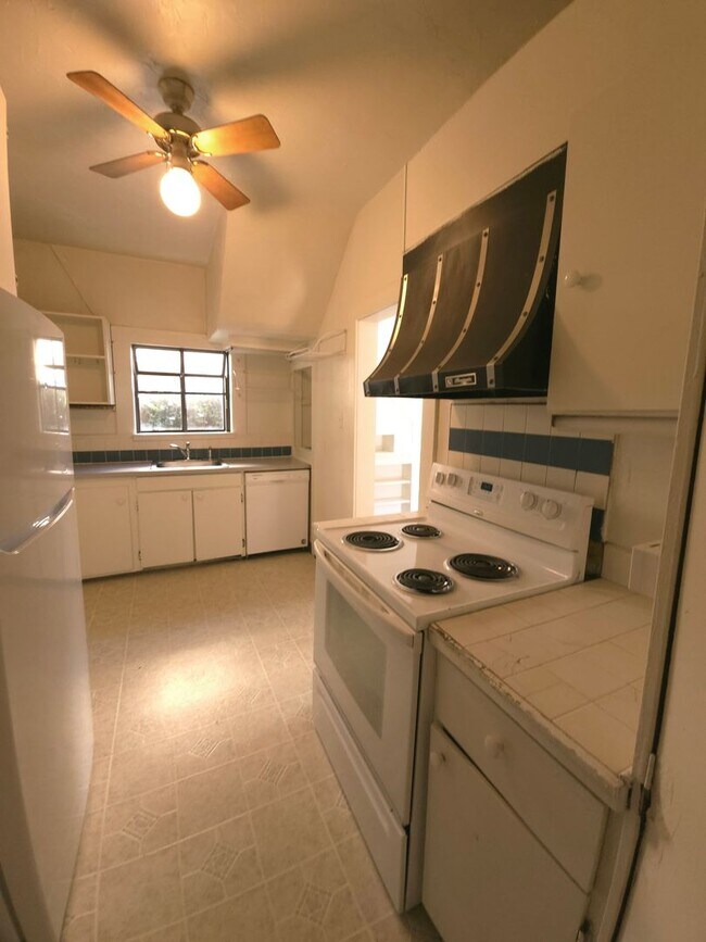 Foto del edificio - 3 Bedroom Home in Prime Hill Location