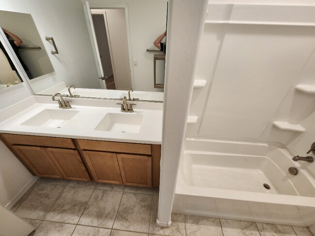 Foto del edificio - 8948 W Colter St