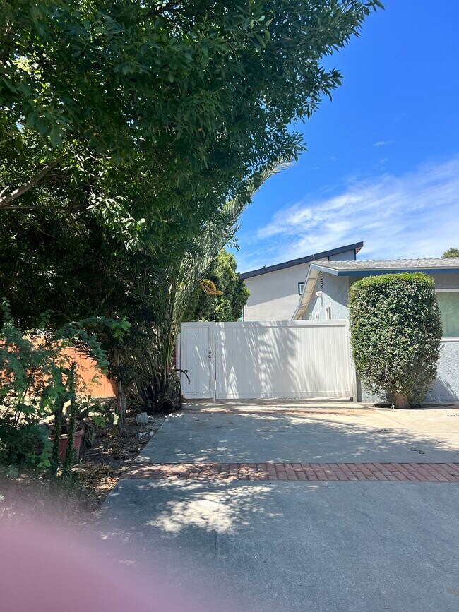 Building Photo - 19513 Cantara St