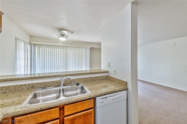 Building Photo - 2101 Blue Breeze Dr