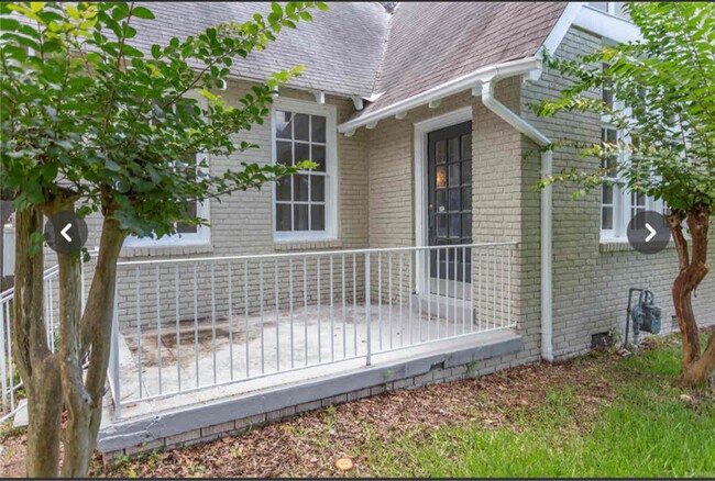 Foto del edificio - 2405 College St