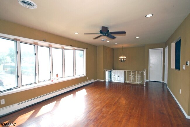Foto del edificio - 561 Anderson Ave