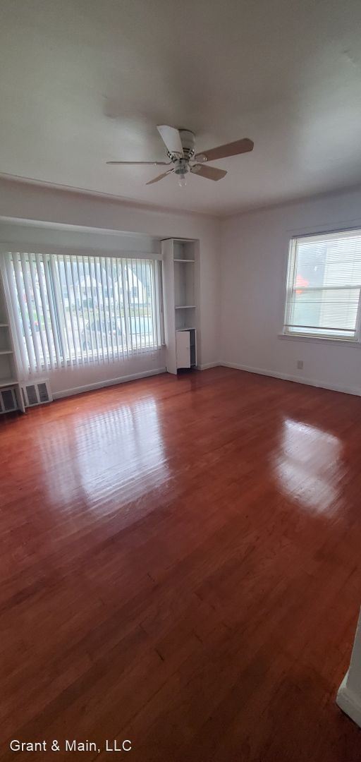 Building Photo - 3 br, 1.5 bath House - 14731 Agnes