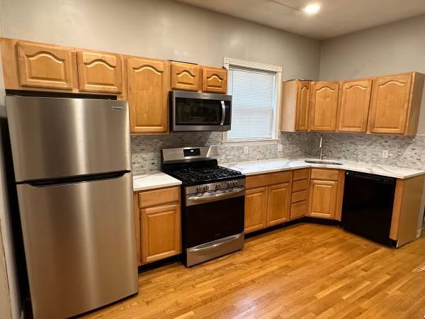 Building Photo - 53 Dehon St