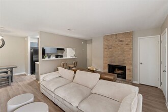 Building Photo - 8923 Antoine Dr