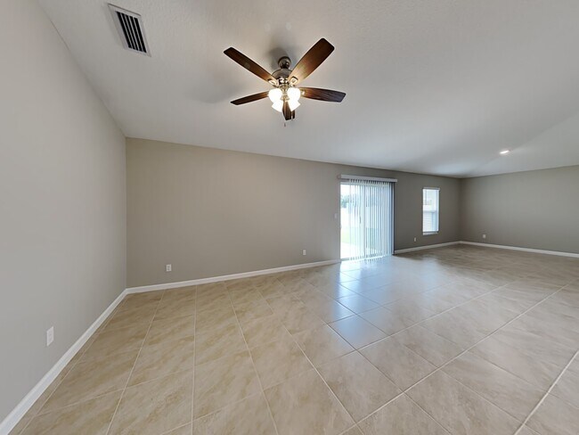 Building Photo - 149 SW Whitmore Dr