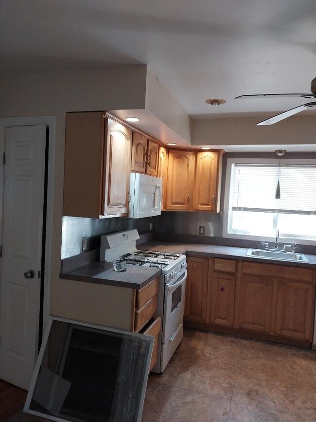 Building Photo - 98 Kirtland St