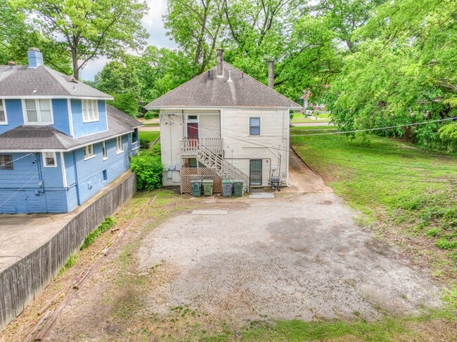 Building Photo - 1524 N Parkway