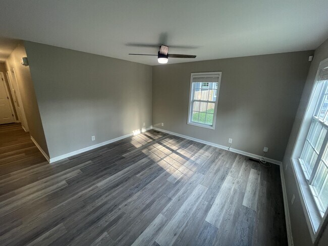 Foto del edificio - 321 Rossview Rd