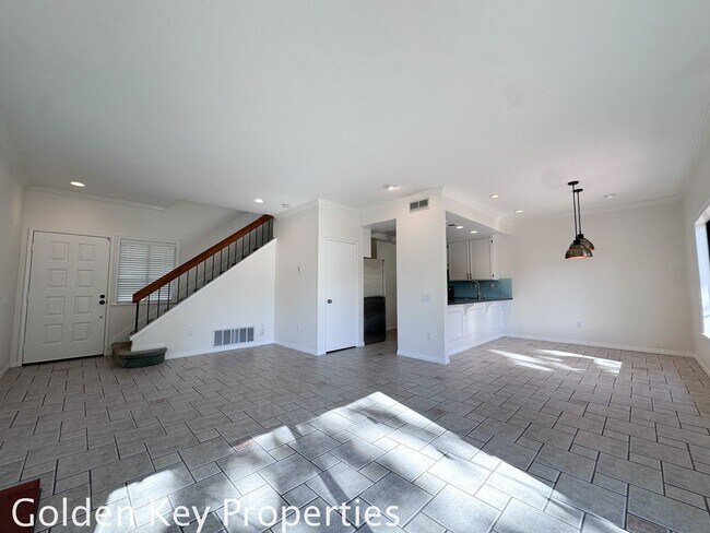 Building Photo - Beautiful townhome in The Trails at Calavera!